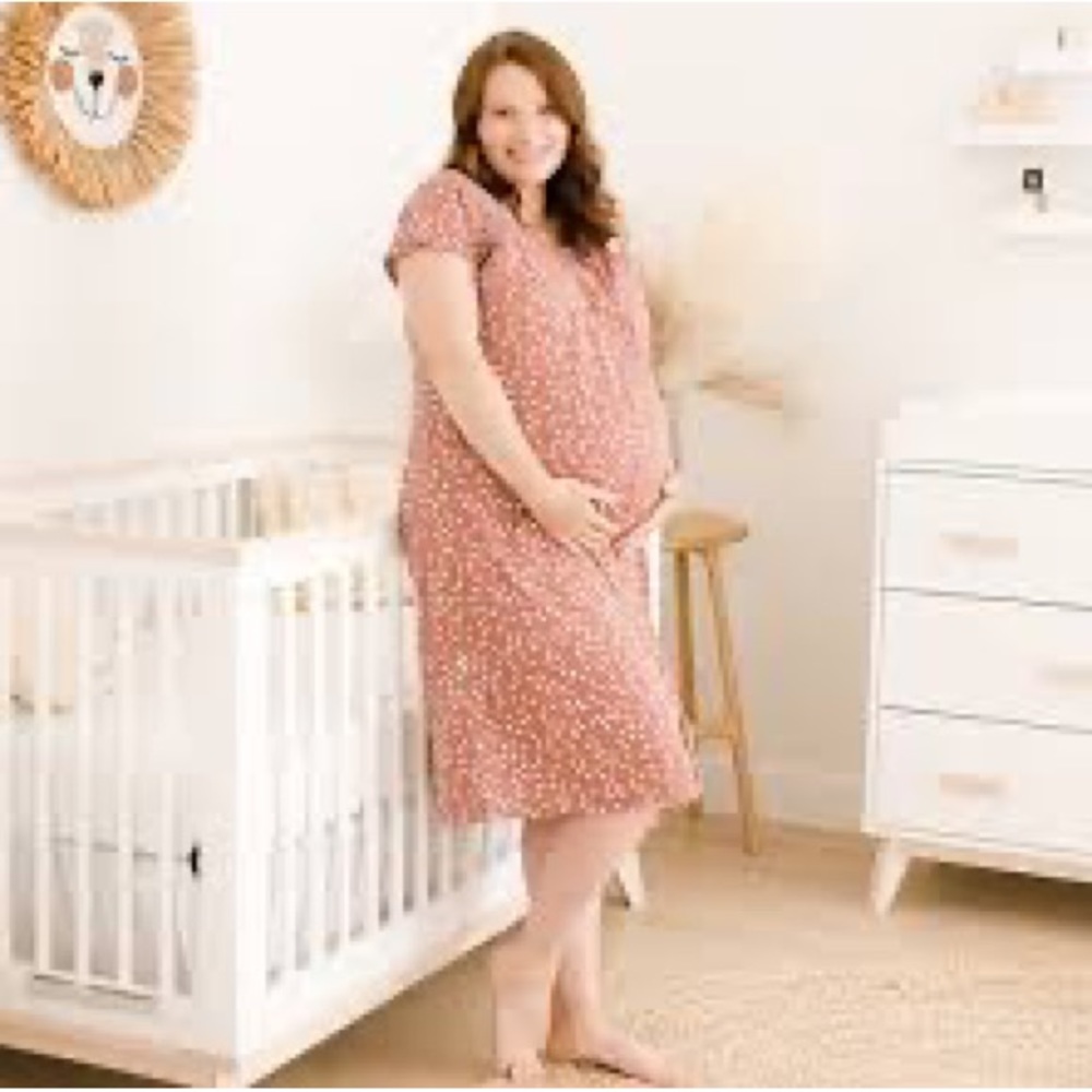 Kindred Bravely Universal Labor & Delivery Gown | Rosewood Polka Dot - S/M/L